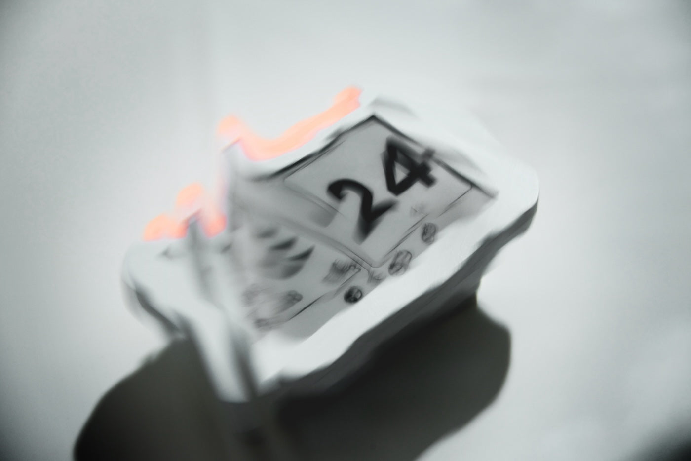 心流鐘 Flow Clock 實體番茄鐘計時器，ON AIR 紅燈亮起，顯示 24 分鐘