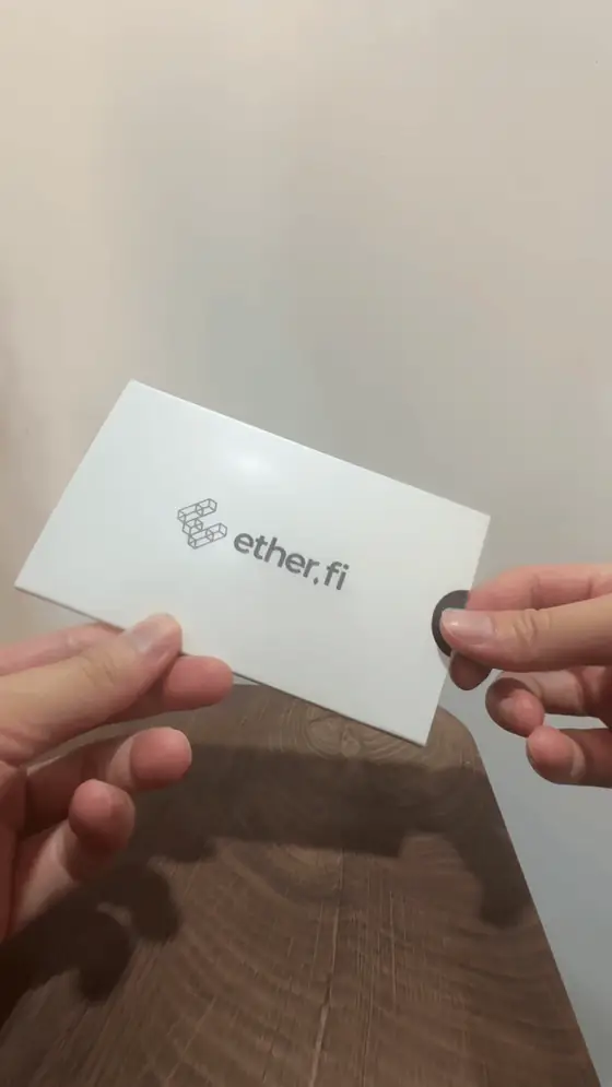 Ether.fi Cash 實體卡開箱 GIF:Shiuan 實際收到實體卡的使用證據