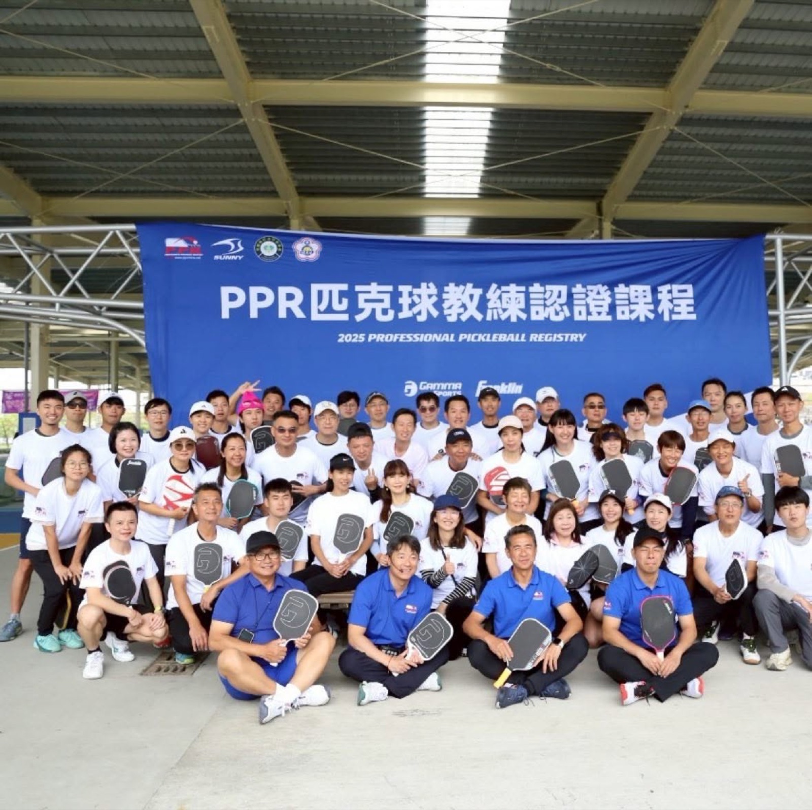 梁文宣與 PPR L1 匹克球教練認證課程學員及教練合照